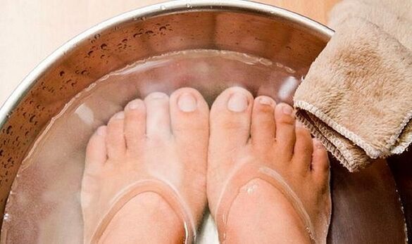 baño de pés para infección por fungos
