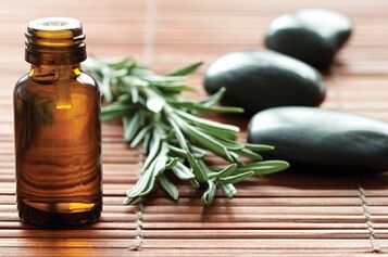 Aceite da árbore do té para a fungo das unhas dos pés